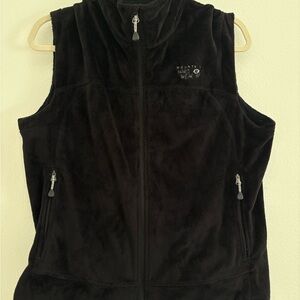 Mountain Hardwear Vest Women L Black Fuzzy Teddy Fleece Outdoor Hiking Camp Cozy